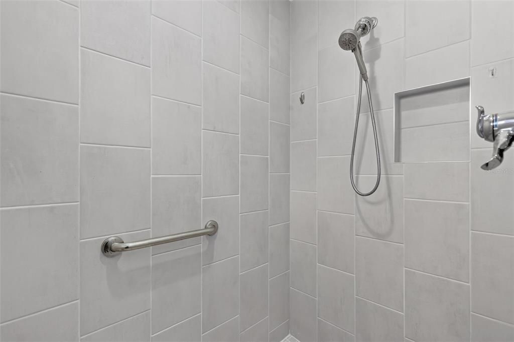 For Sale: $400,000 (4 beds, 2 baths, 1978 Square Feet)
