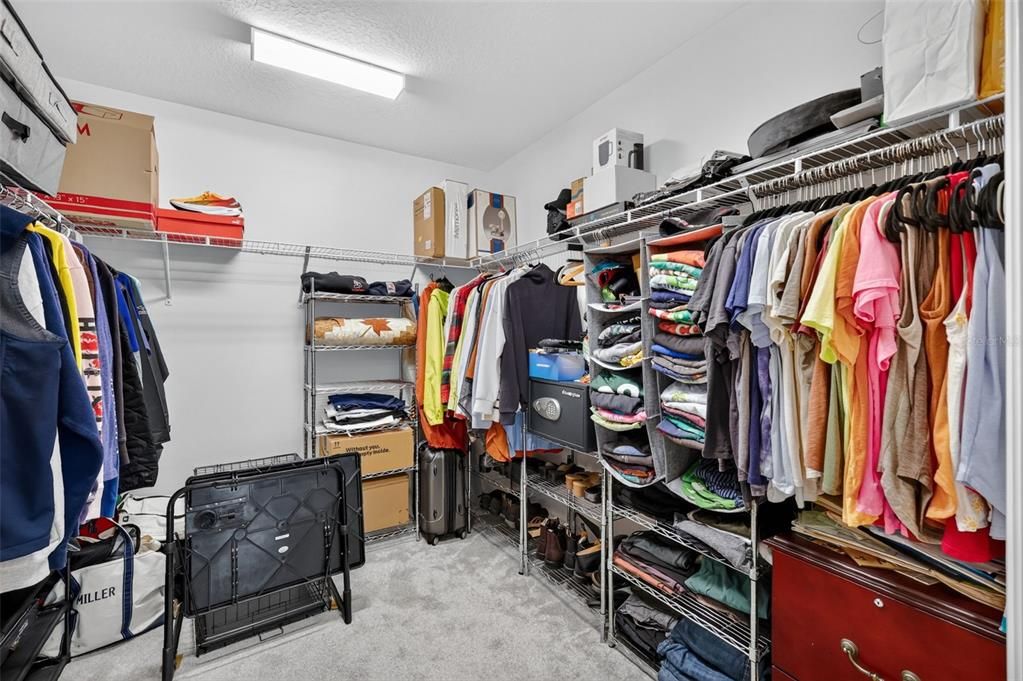 For Sale: $400,000 (4 beds, 2 baths, 1978 Square Feet)