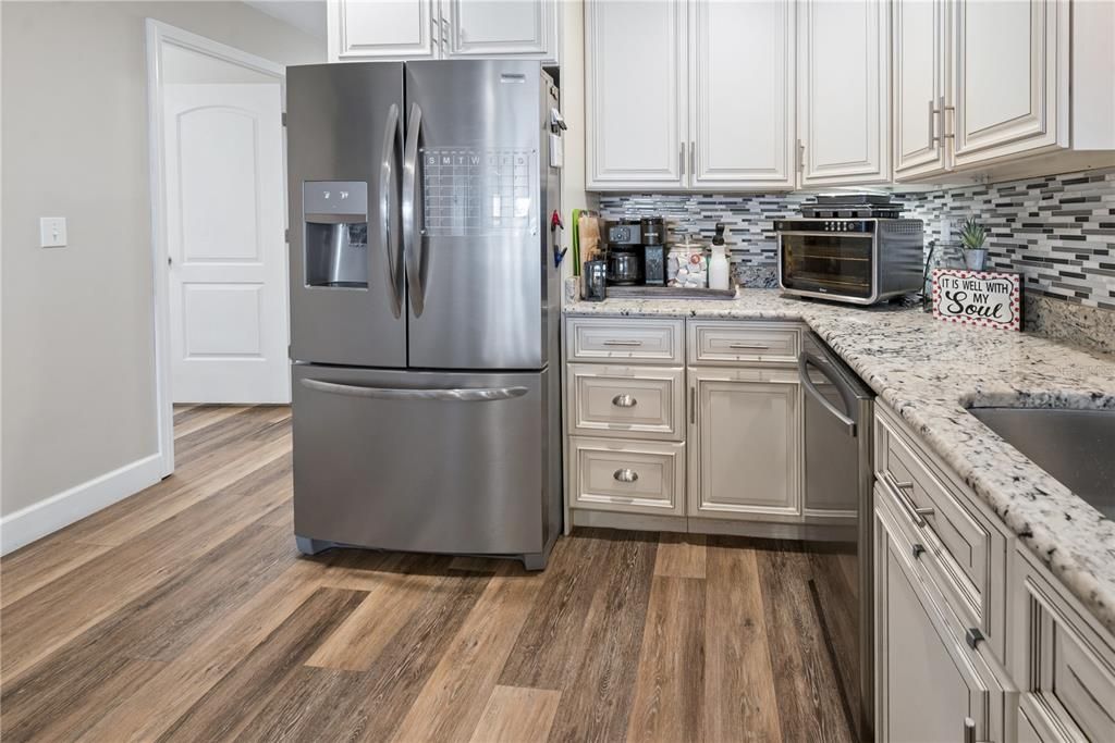 For Sale: $450,000 (3 beds, 2 baths, 1730 Square Feet)