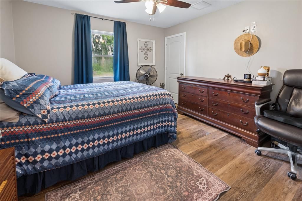 For Sale: $450,000 (3 beds, 2 baths, 1730 Square Feet)