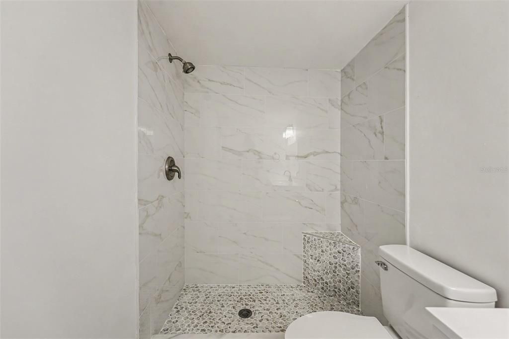 For Sale: $214,999 (1 beds, 1 baths, 595 Square Feet)