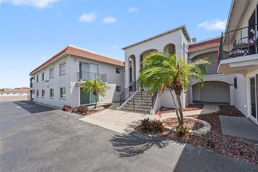 For Sale: $214,999 (1 beds, 1 baths, 595 Square Feet)