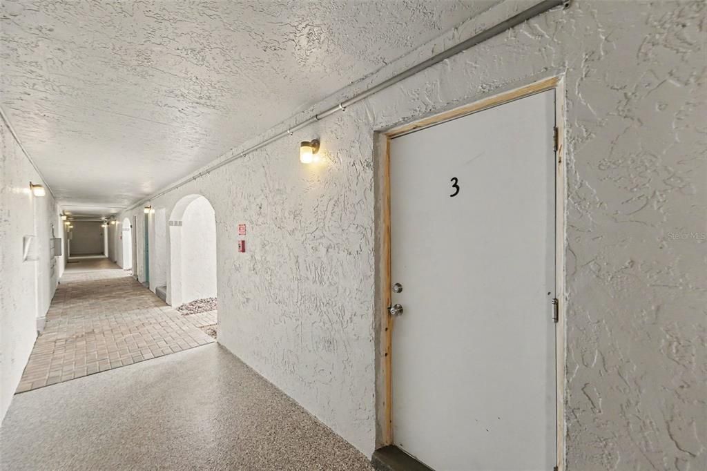For Sale: $214,999 (1 beds, 1 baths, 595 Square Feet)