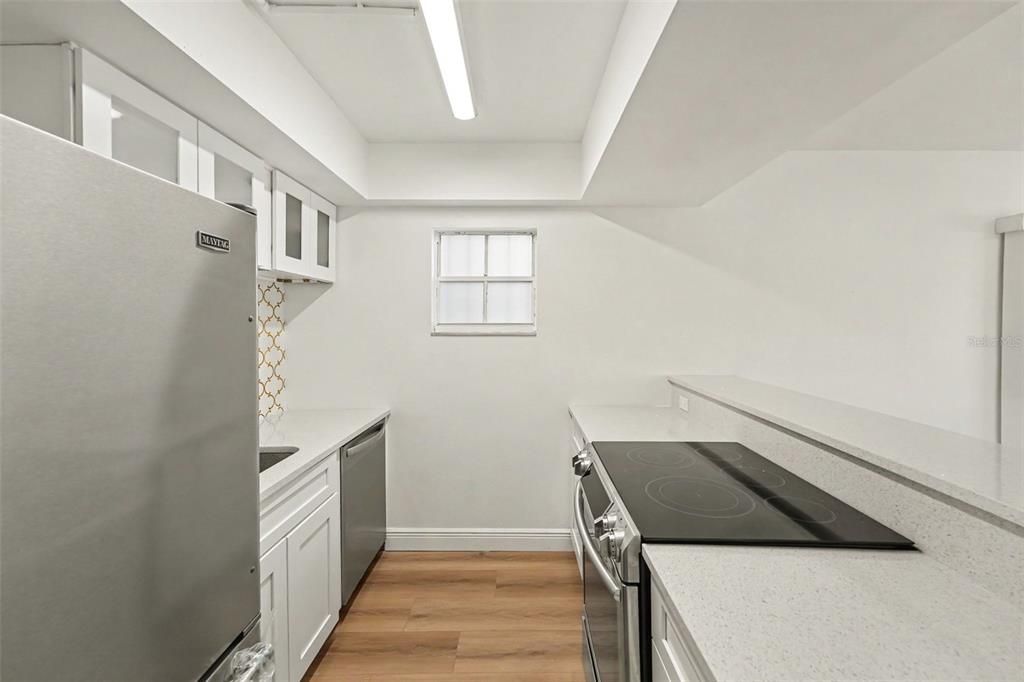For Sale: $214,999 (1 beds, 1 baths, 595 Square Feet)