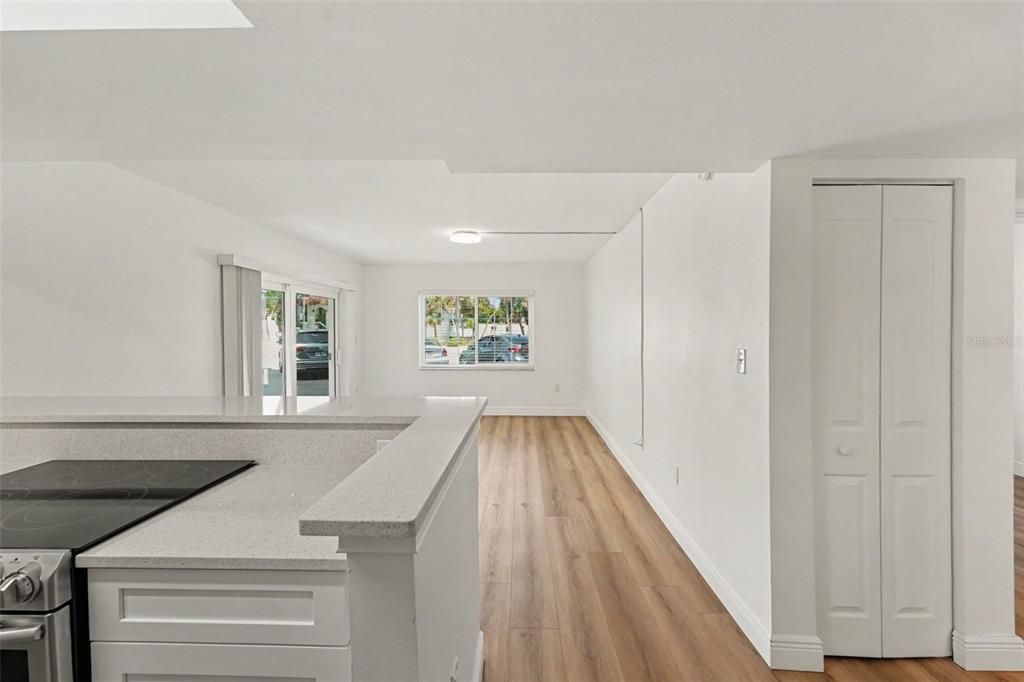 For Sale: $214,999 (1 beds, 1 baths, 595 Square Feet)