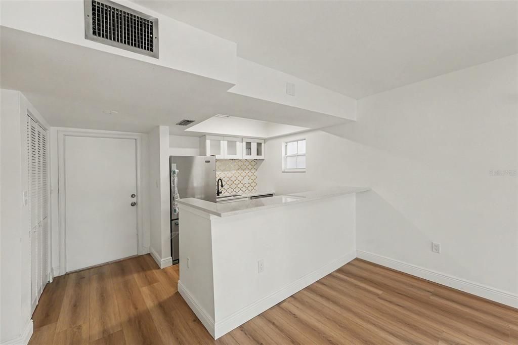 For Sale: $214,999 (1 beds, 1 baths, 595 Square Feet)