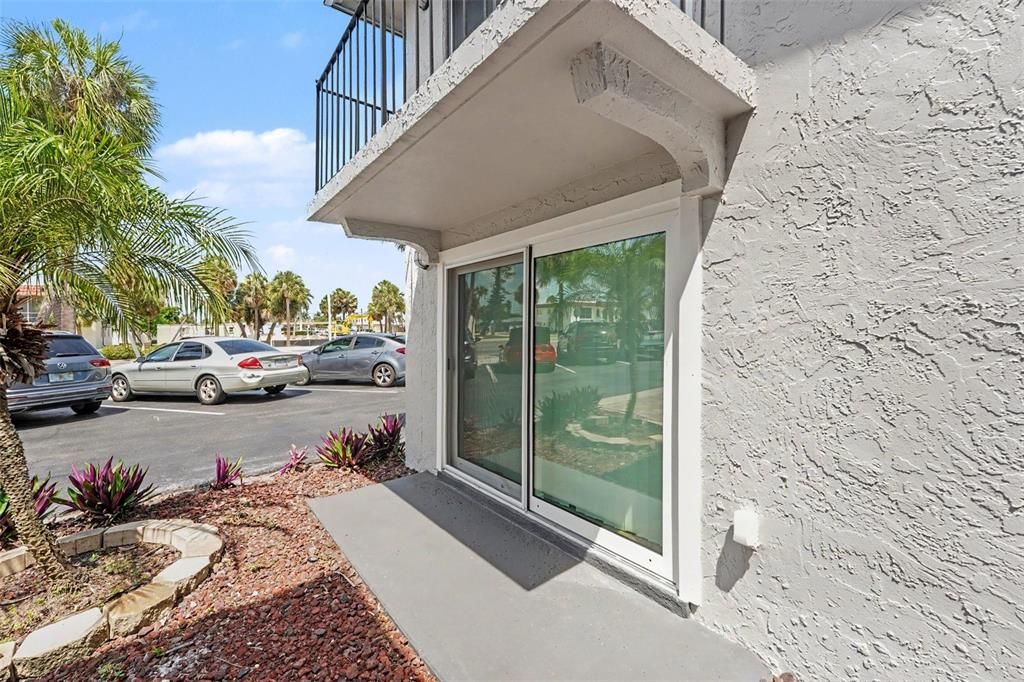 For Sale: $214,999 (1 beds, 1 baths, 595 Square Feet)