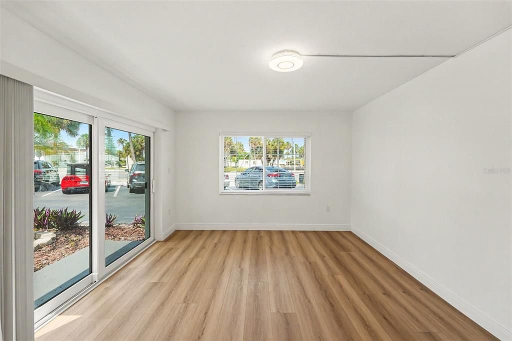 For Sale: $214,999 (1 beds, 1 baths, 595 Square Feet)