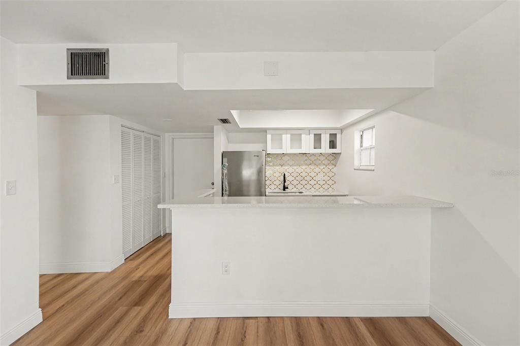 For Sale: $214,999 (1 beds, 1 baths, 595 Square Feet)