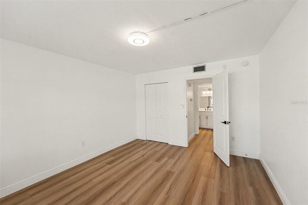 For Sale: $214,999 (1 beds, 1 baths, 595 Square Feet)