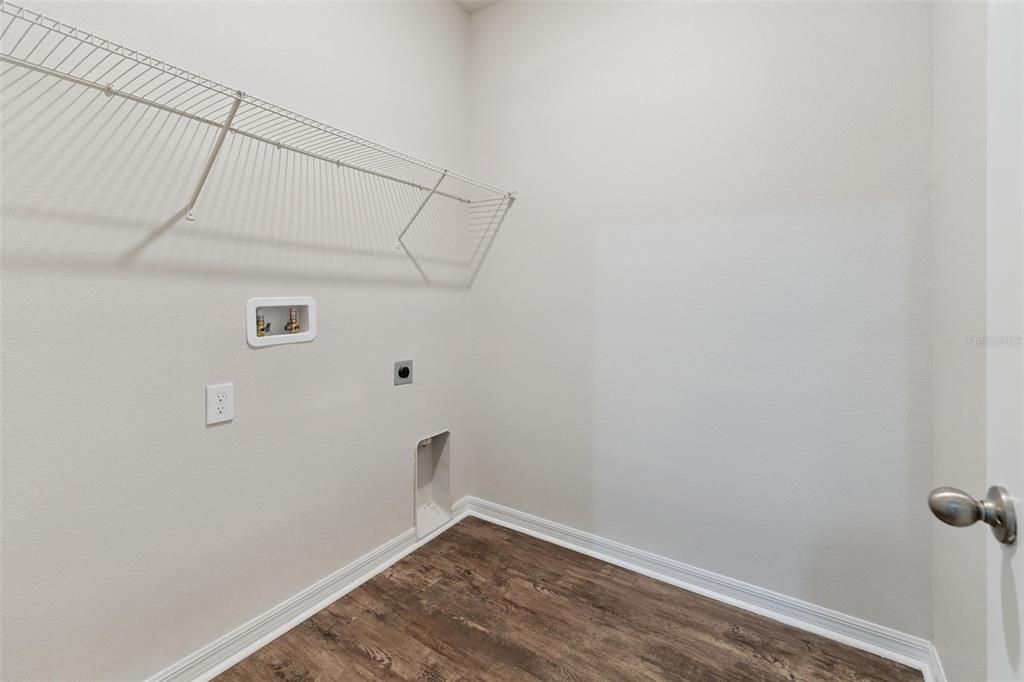 En Venta: $285,000 (3 camas, 2 baños, 1655 Pies cuadrados)