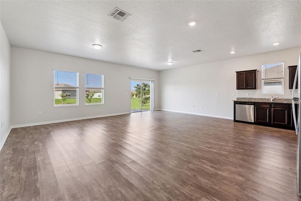 En Venta: $285,000 (3 camas, 2 baños, 1655 Pies cuadrados)