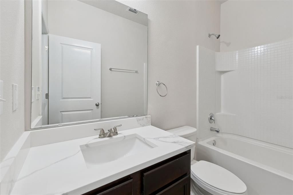 En Venta: $285,000 (3 camas, 2 baños, 1655 Pies cuadrados)