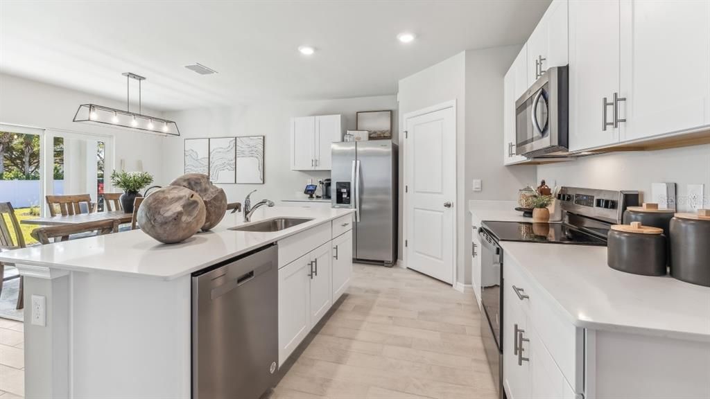 For Sale: $329,170 (4 beds, 2 baths, 1828 Square Feet)