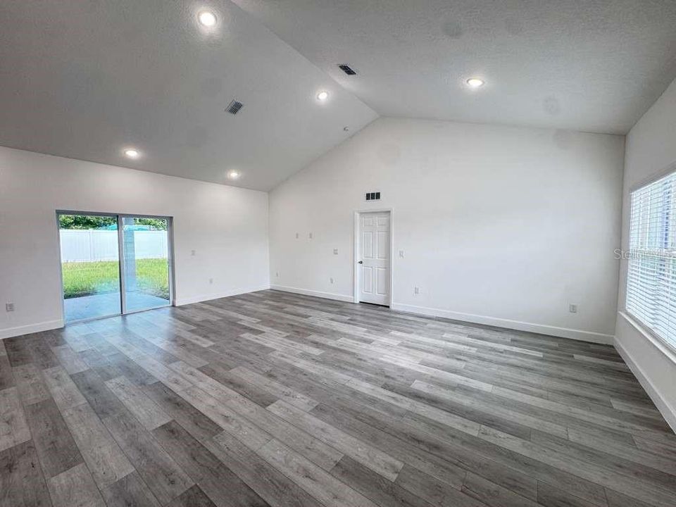 En Renta: $1,995 (4 camas, 2 baños, 1660 Pies cuadrados)