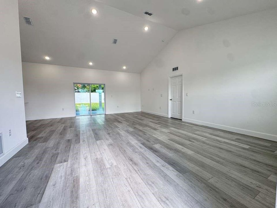 En Renta: $1,995 (4 camas, 2 baños, 1660 Pies cuadrados)