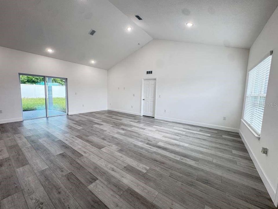 En Renta: $1,995 (4 camas, 2 baños, 1660 Pies cuadrados)