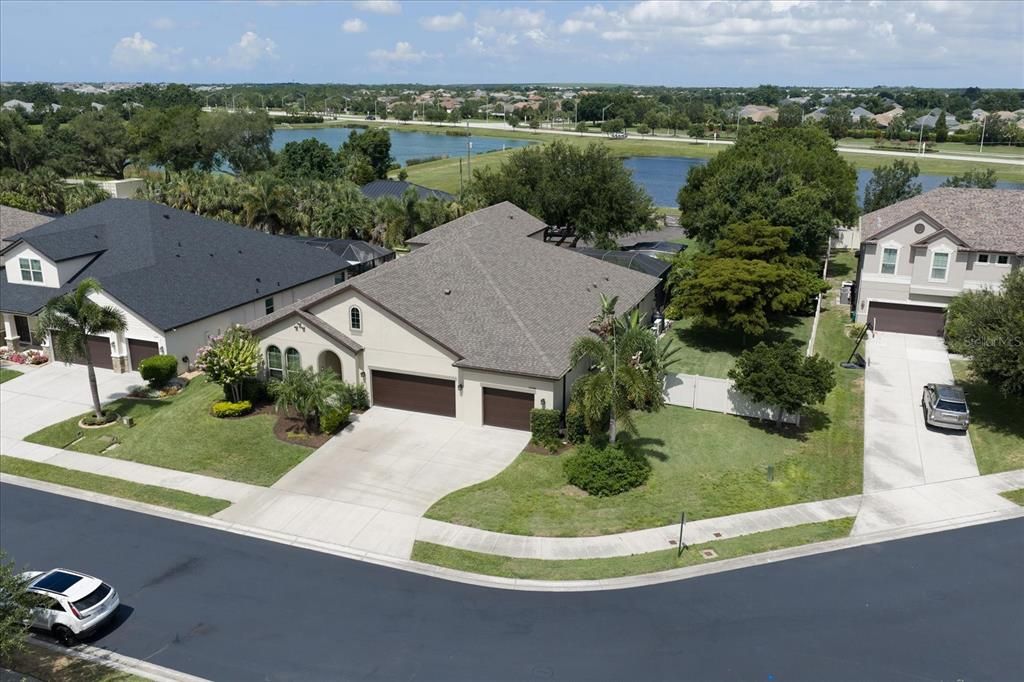 For Sale: $949,000 (5 beds, 5 baths, 4027 Square Feet)
