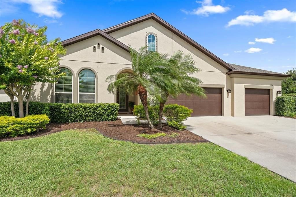 For Sale: $949,000 (5 beds, 5 baths, 4027 Square Feet)