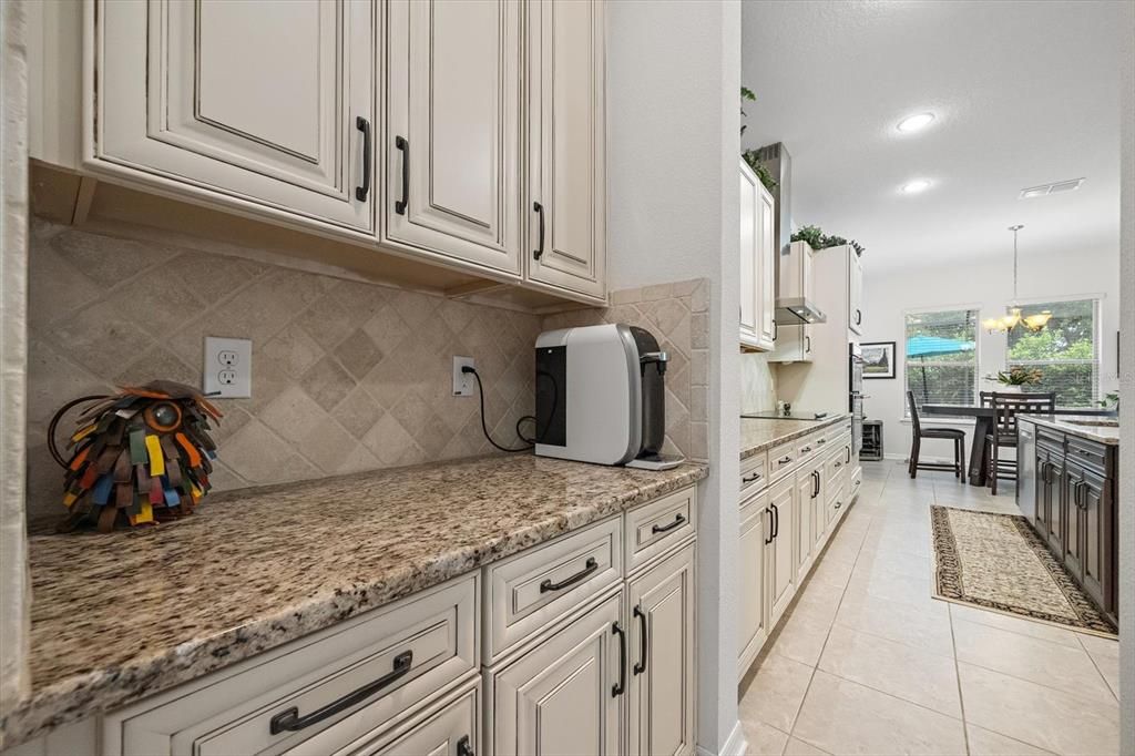 For Sale: $949,000 (5 beds, 5 baths, 4027 Square Feet)