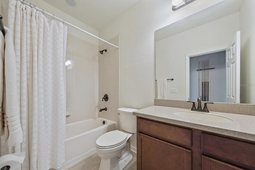 For Sale: $949,000 (5 beds, 5 baths, 4027 Square Feet)