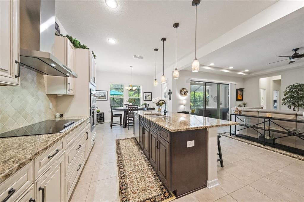 For Sale: $949,000 (5 beds, 5 baths, 4027 Square Feet)