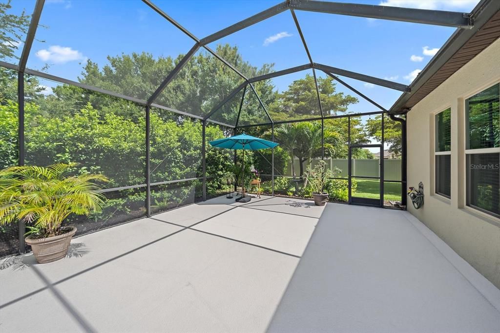 For Sale: $949,000 (5 beds, 5 baths, 4027 Square Feet)