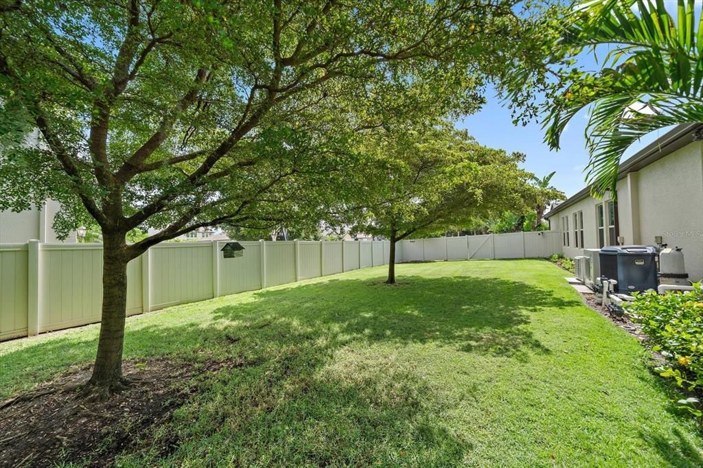 For Sale: $949,000 (5 beds, 5 baths, 4027 Square Feet)