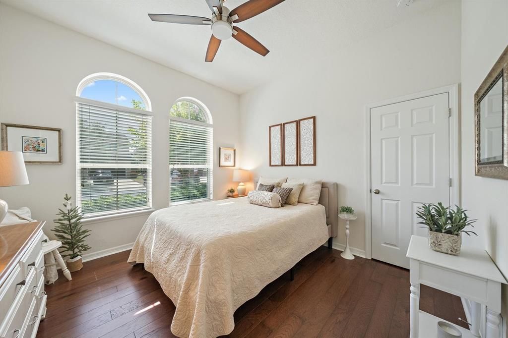 For Sale: $949,000 (5 beds, 5 baths, 4027 Square Feet)