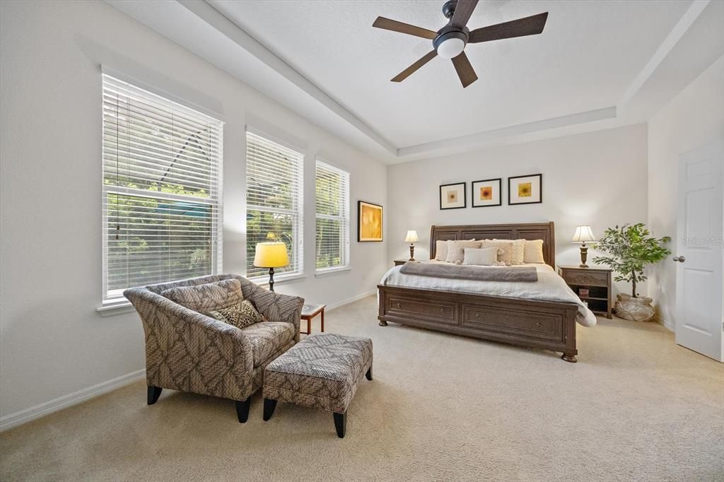For Sale: $949,000 (5 beds, 5 baths, 4027 Square Feet)