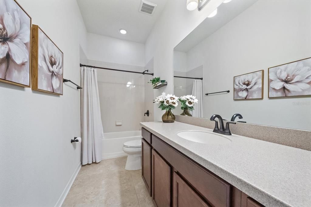 For Sale: $949,000 (5 beds, 5 baths, 4027 Square Feet)