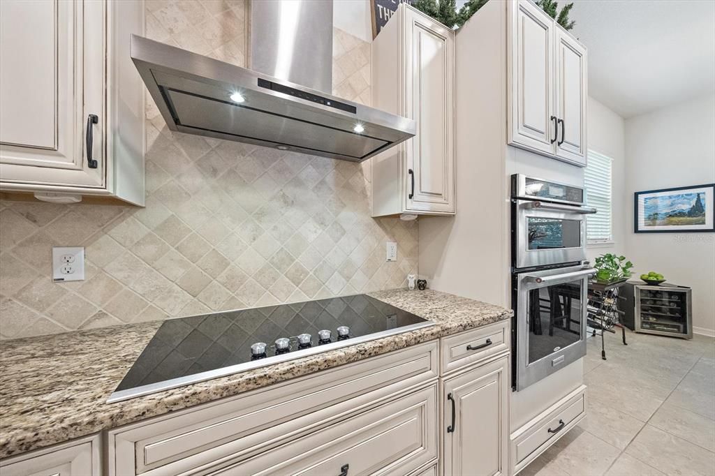 For Sale: $949,000 (5 beds, 5 baths, 4027 Square Feet)