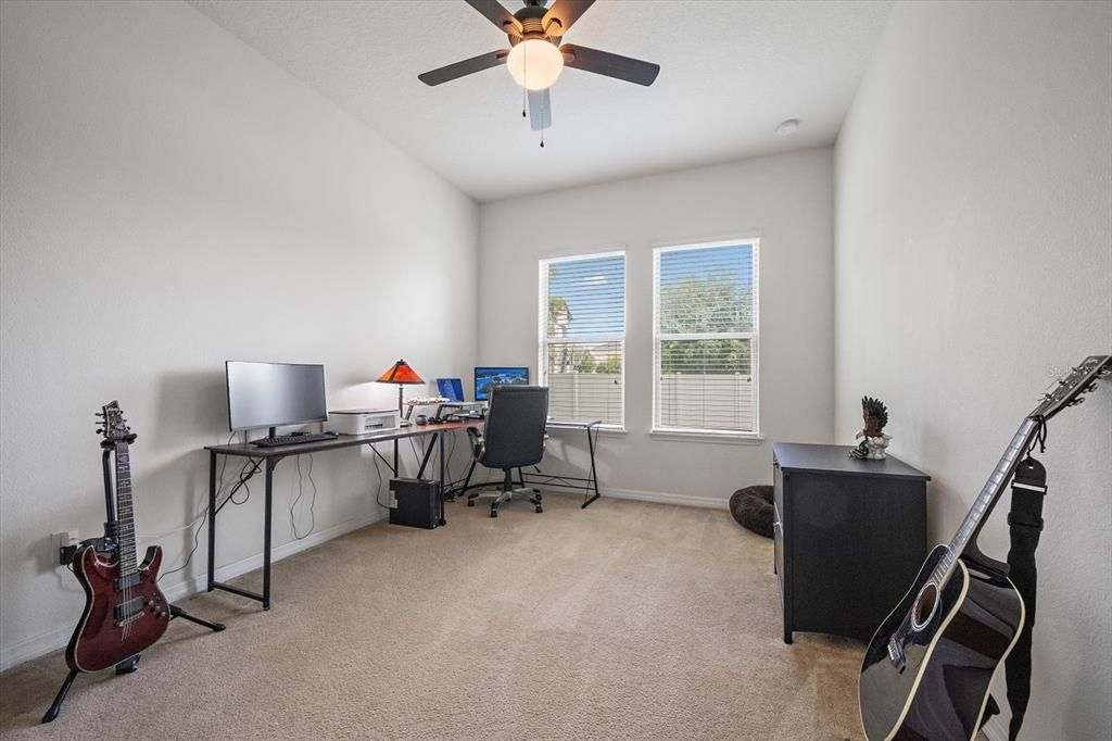 For Sale: $949,000 (5 beds, 5 baths, 4027 Square Feet)