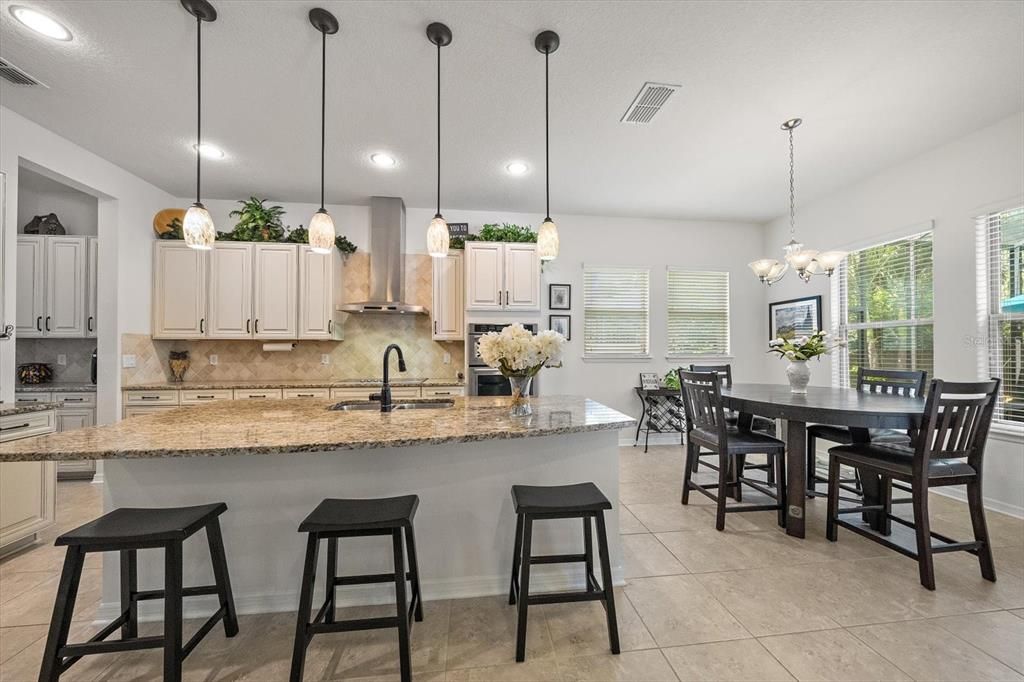 For Sale: $949,000 (5 beds, 5 baths, 4027 Square Feet)