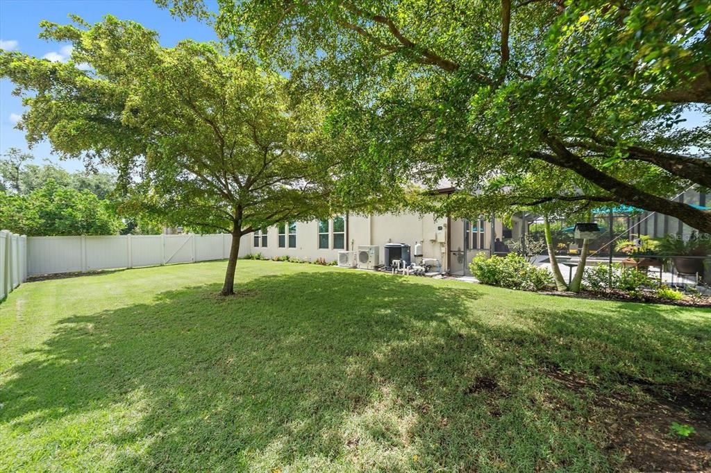 For Sale: $949,000 (5 beds, 5 baths, 4027 Square Feet)