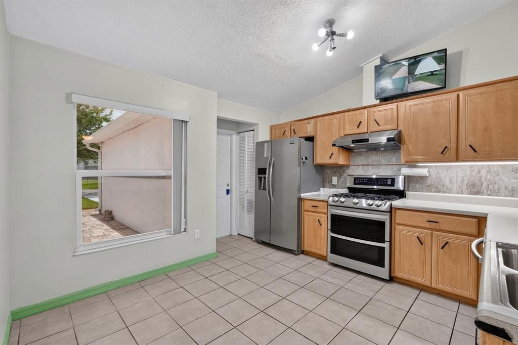 For Sale: $365,000 (3 beds, 2 baths, 1470 Square Feet)