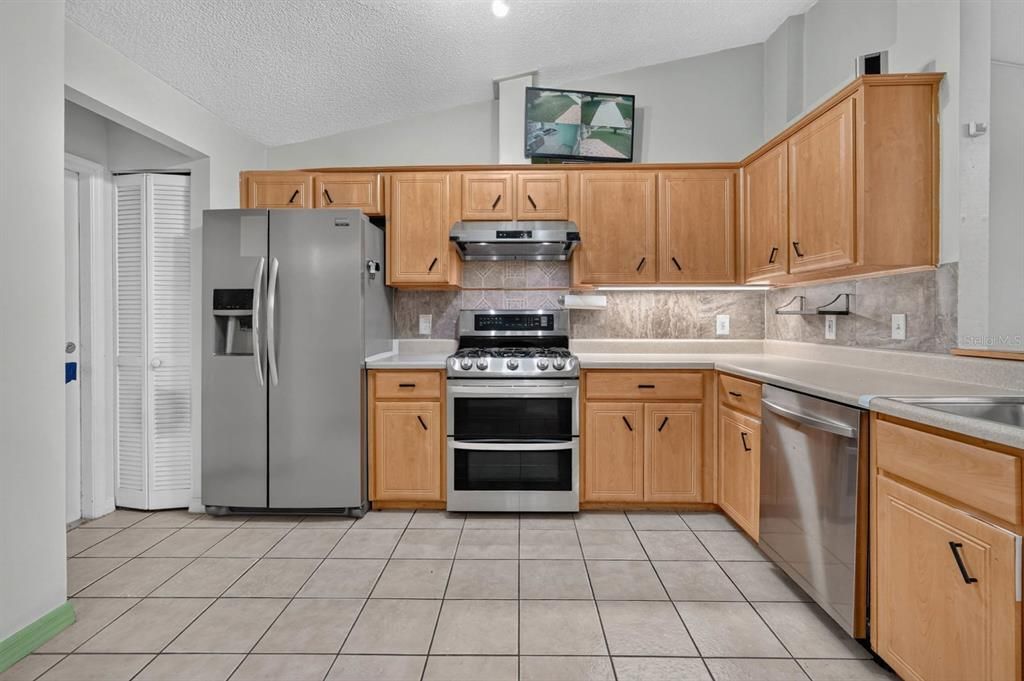 For Sale: $365,000 (3 beds, 2 baths, 1470 Square Feet)