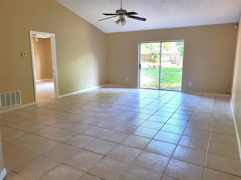 For Rent: $1,900 (3 beds, 2 baths, 1165 Square Feet)