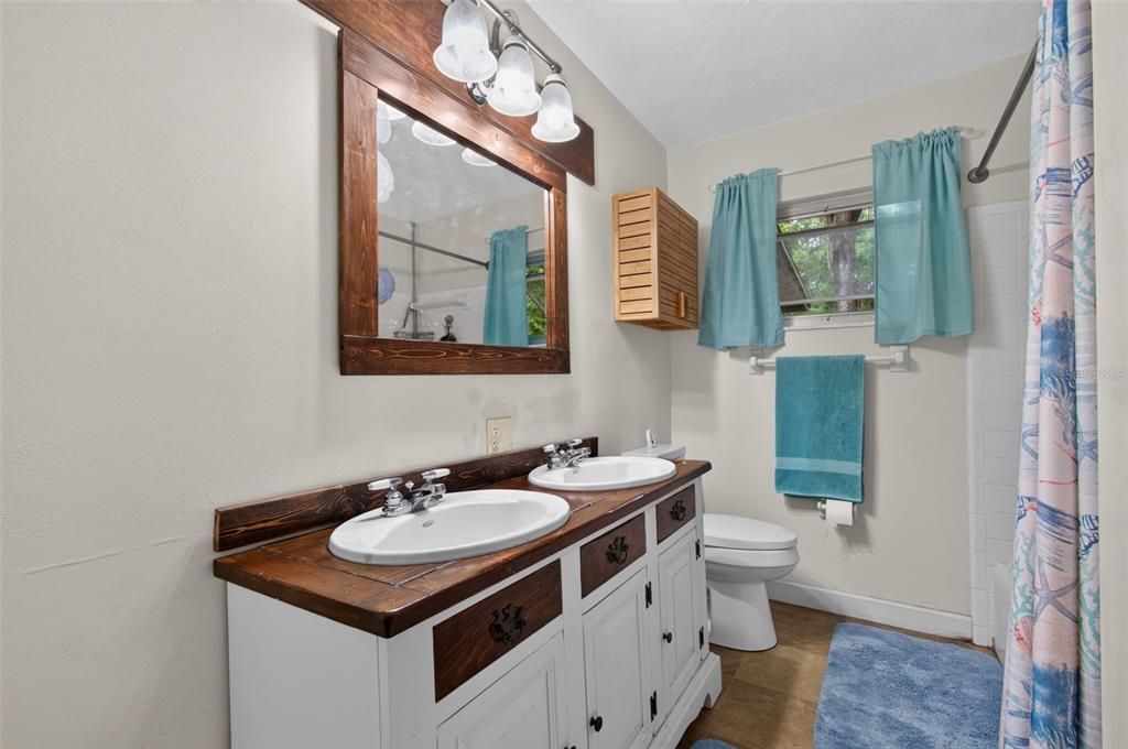 For Sale: $231,750 (3 beds, 1 baths, 1628 Square Feet)