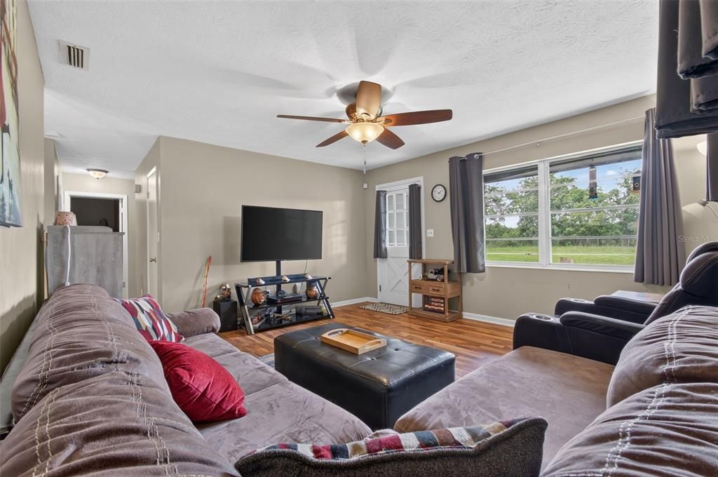 For Sale: $231,750 (3 beds, 1 baths, 1628 Square Feet)
