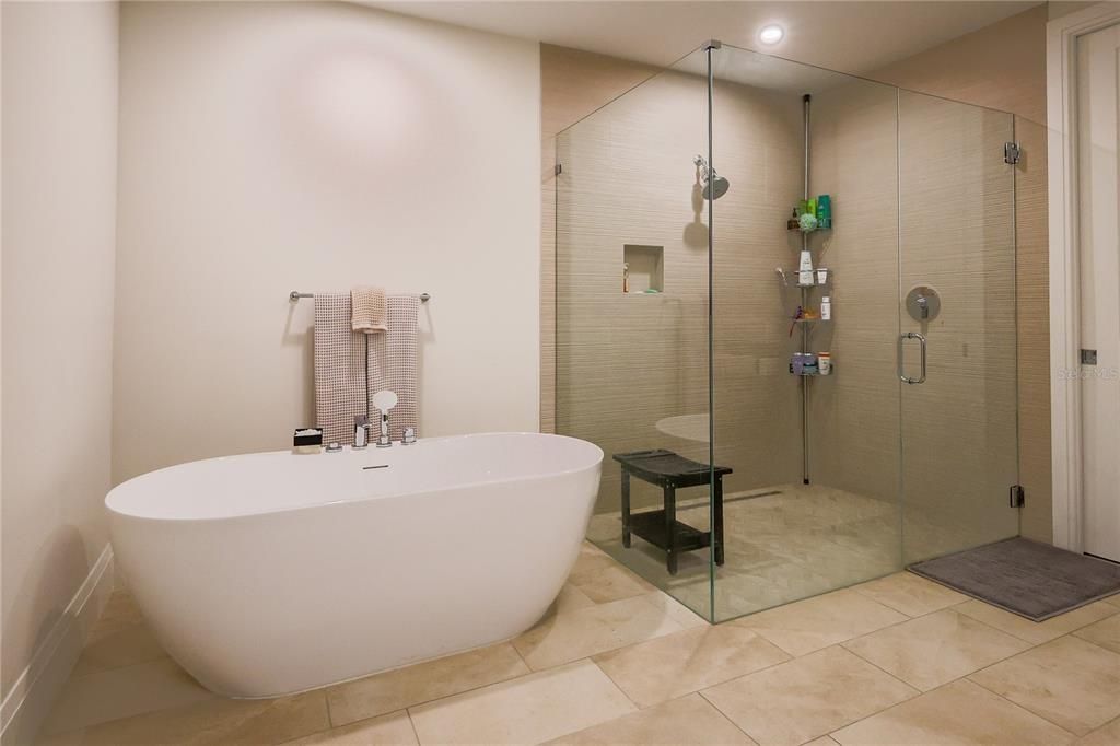 For Rent: $14,000 (3 beds, 3 baths, 2890 Square Feet)