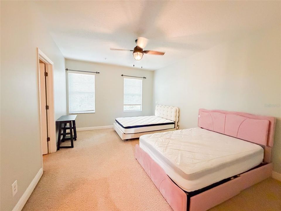 В аренду: $3,590 (3 спален, 2 ванн, 1806 Квадратных фут)