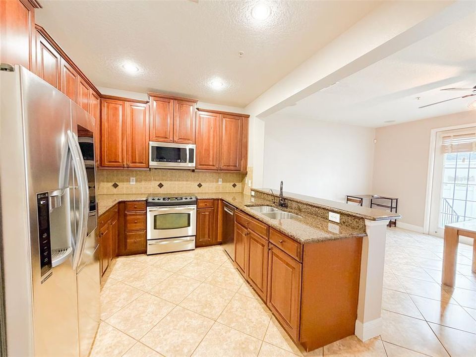 В аренду: $3,590 (3 спален, 2 ванн, 1806 Квадратных фут)