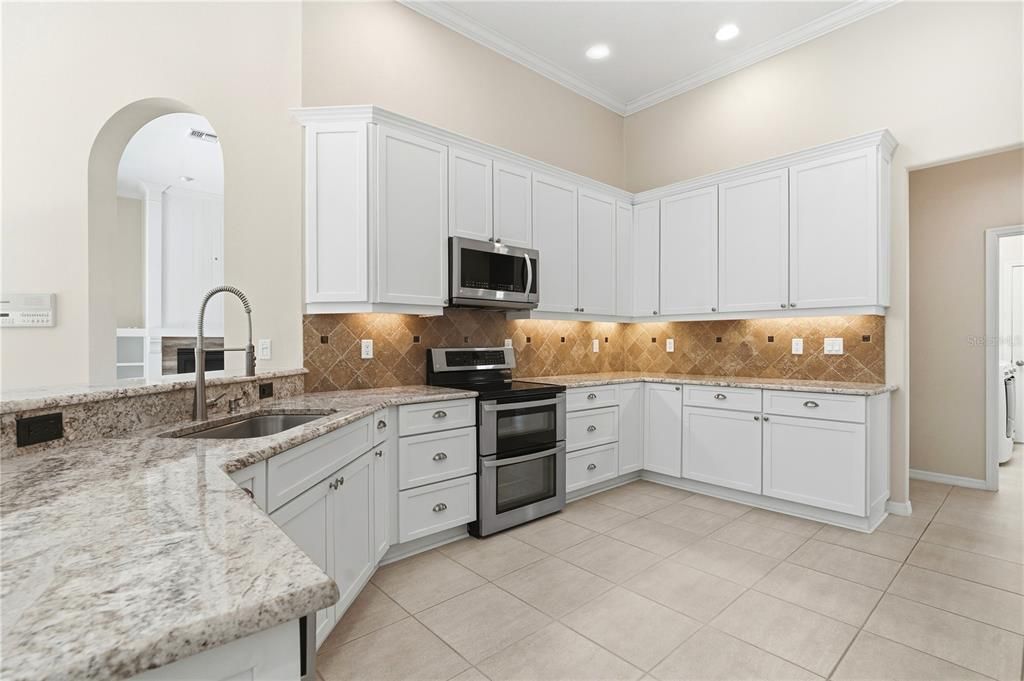 En Venta: $569,000 (3 camas, 2 baños, 2914 Pies cuadrados)