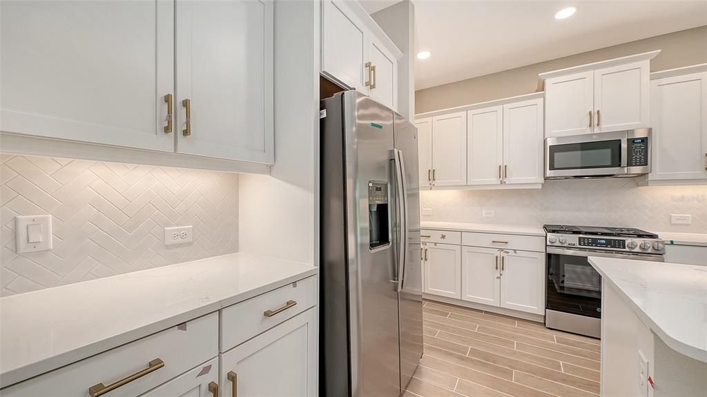 For Sale: $678,990 (3 beds, 3 baths, 2332 Square Feet)