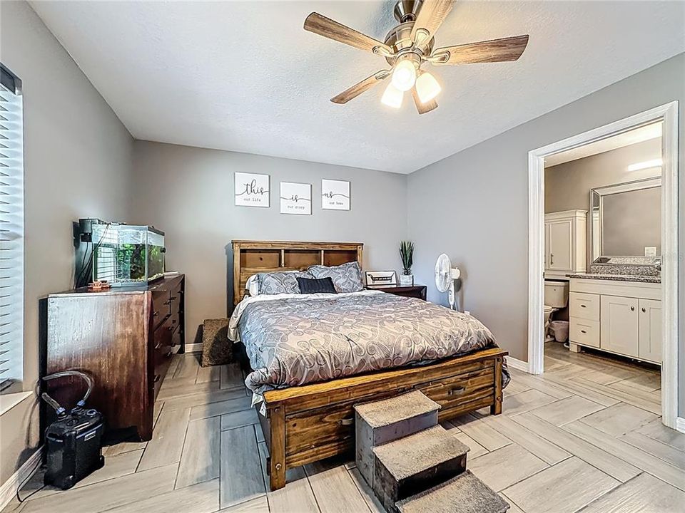 For Rent: $2,300 (3 beds, 2 baths, 1376 Square Feet)