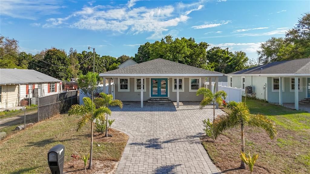 For Rent: $2,300 (3 beds, 2 baths, 1376 Square Feet)