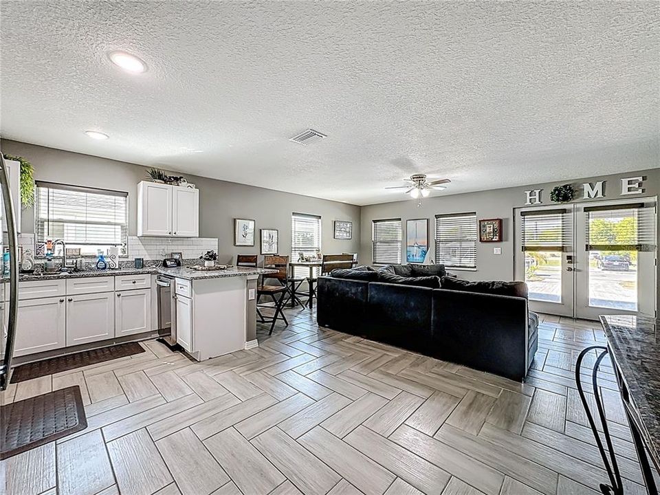 For Rent: $2,300 (3 beds, 2 baths, 1376 Square Feet)