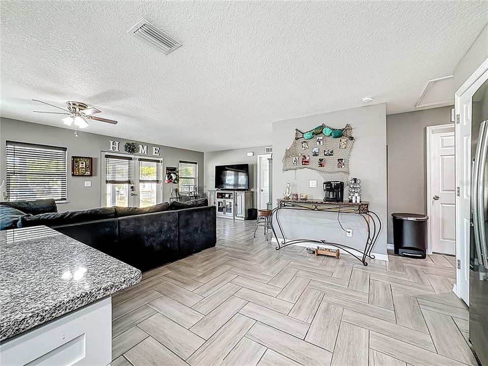 For Rent: $2,300 (3 beds, 2 baths, 1376 Square Feet)