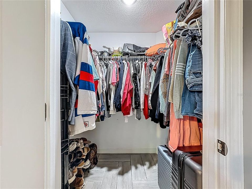 For Rent: $2,300 (3 beds, 2 baths, 1376 Square Feet)